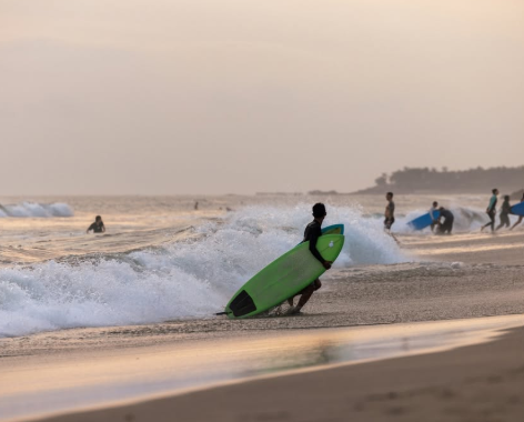surfing bali